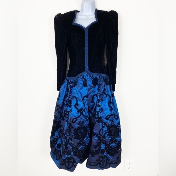VINTAGE SCOTT MCCLINTOCK Victorian Goth Velvet Metallic Dress Size 2P Costume - Picture 1 of 7